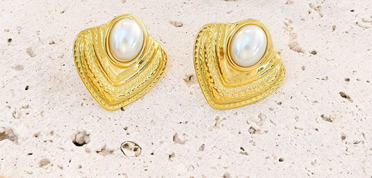 Boucles d'Oreilles Dorées Plaques Losanges Gravées Serties de Pierres