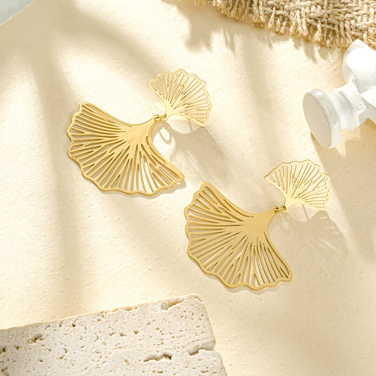 Boucles d’oreilles dorées à pendantes feuille de ginkgo graphique