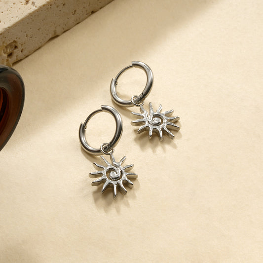 Boucles d'oreilles argentées mini créoles soleil spirale