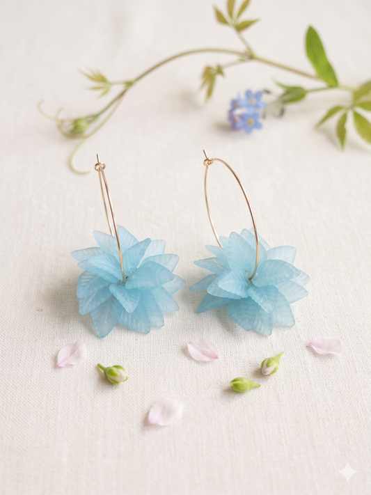 Boucles d'oreilles créoles fines avec fleur bleue