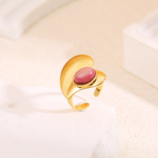 Bague dorée cœur avec pierre sur un côté