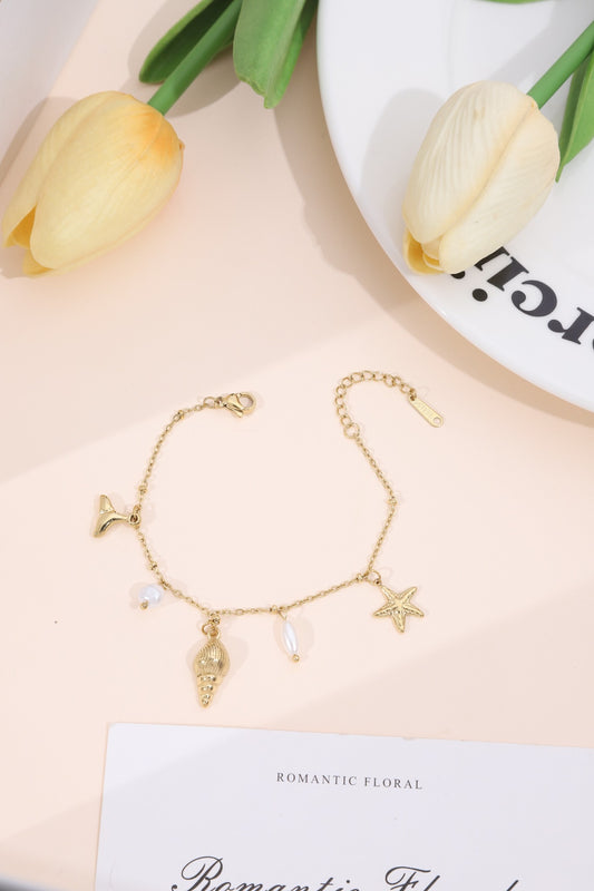 Bracelet chaîne fine perles divers et charms marins