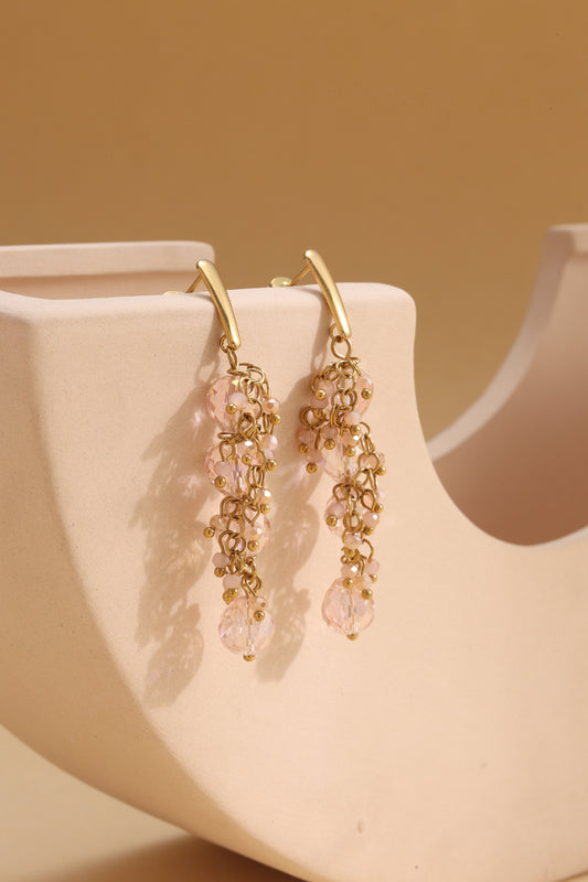 Boucles d'Oreilles Dorées Pendantes Avec Chaîne De Cristaux Et Finitions Raffinées