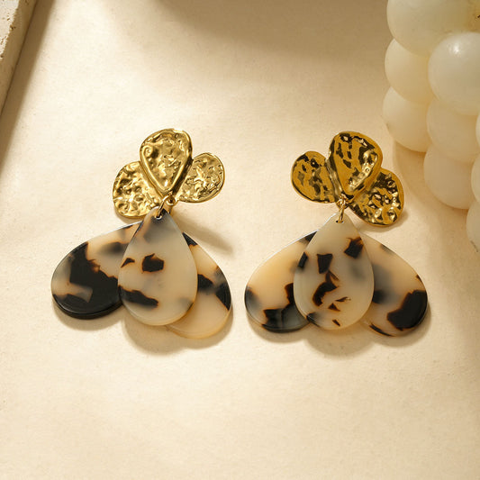 Les bijoux léopard : quand l’animalier s’invite dans la bijouterie contemporaine