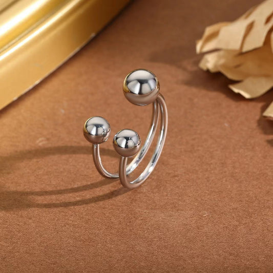 Bague Argentée Ouverte Devant Triple Boules Sur Pointes