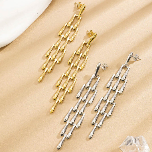 Boucles d'Oreilles Argentées Longues à Maillons Et Gouttes Élégantes