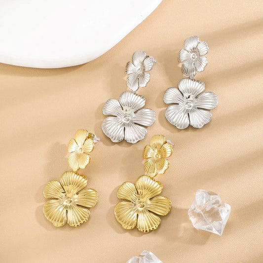 Boucles d'Oreilles Argentées Fleurs Superposées