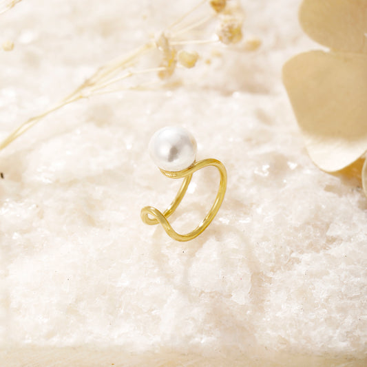 Bague d'oreilles dorée avec perle