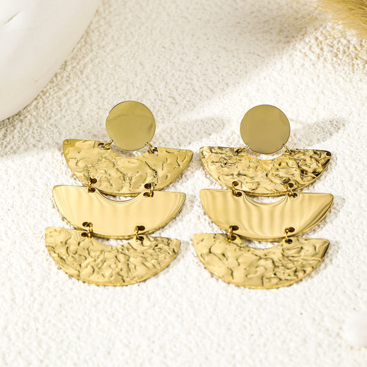 Boucles d'oreilles pendantes dorées lisse et martelée