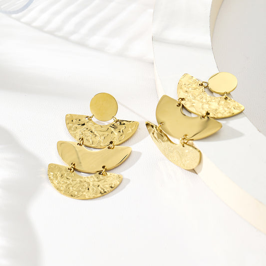 Boucles d'oreilles pendantes dorées lisse et martelée