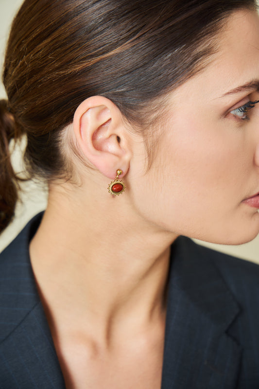 Boucles d'Oreilles Dorées Pendantes Soleil Pierre Rouge