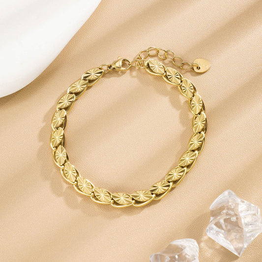 Bracelet Doré Maillons Ovales Gravés Motifs Géométriques Étoilés