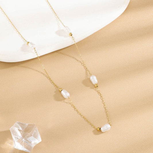 Collier Chaîne Fine Dorée Avec 3 Perles Blanches