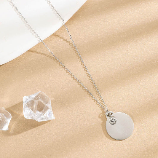 Collier Chaîne Fine Argentée Avec Plaque Ronde À Graver Et Strass