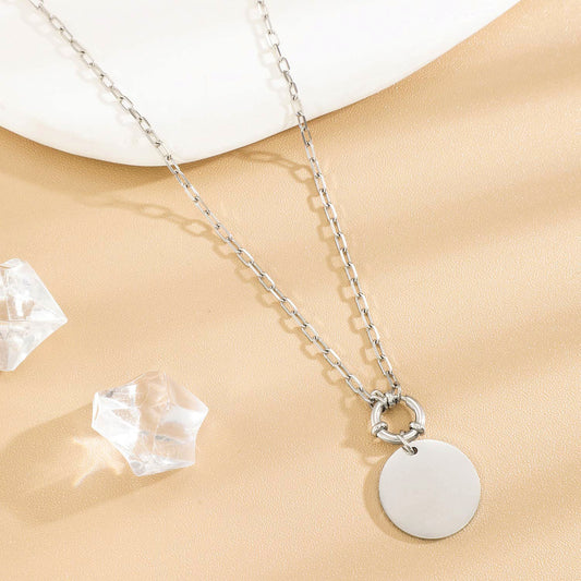 Collier Chaîne Fine Argentée Avec Plaque Ronde À Graver Et Anneau