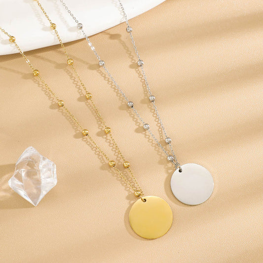 Collier Chaîne Fine Argentée Avec Plaque Ronde À Graver Et Boules