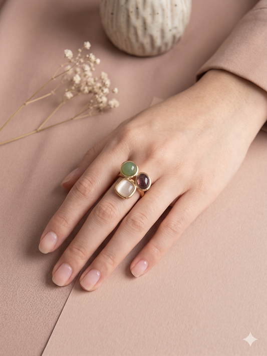 Bague dorée ajustable triple pierres colorées formes arrondies