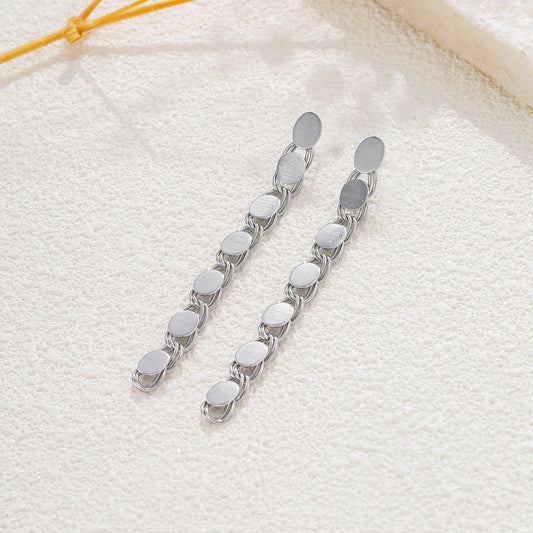 Boucles d’oreilles pendantes argentées maillons ronds lisses