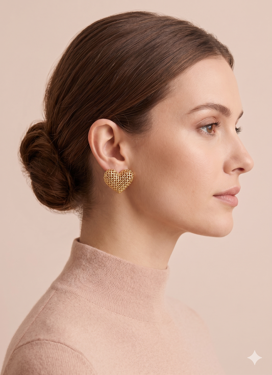 Boucles d'oreilles dorées clous cœur quadrillé