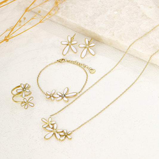 Bracelet chaîne dorée fine double fleur blanche