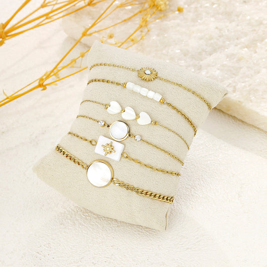 Lot de 6 bracelets blancs avec triple cœurs