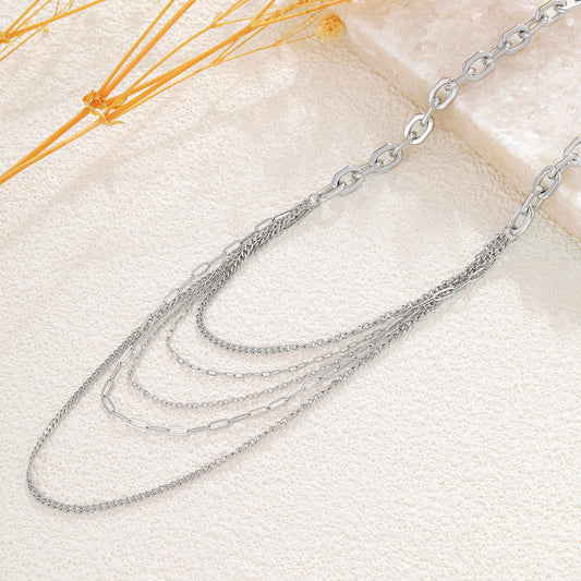 Collier argenté multi-rangs à chaînes alternées fines et maillons allongés