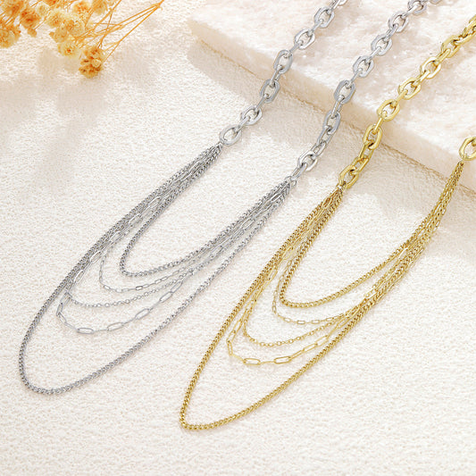 Collier argenté multi-rangs à chaînes alternées fines et maillons allongés