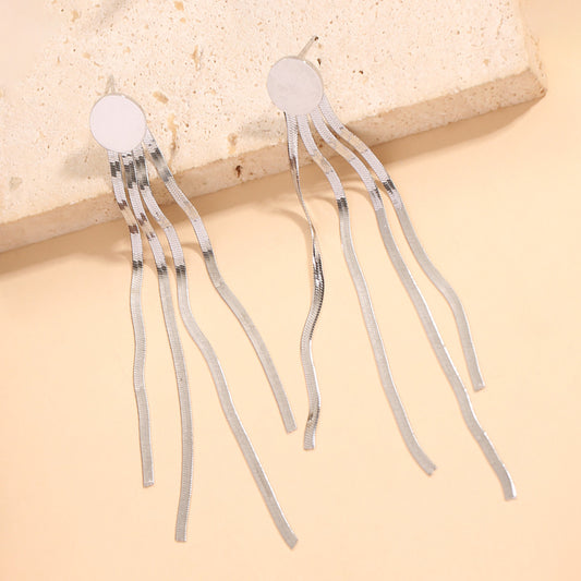 Boucles d'Oreilles Argentées Longues Effet Cascade Ondulée Brillantes