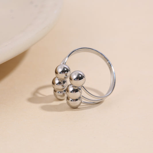 Bague à boules ajustable devant