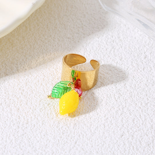 Bague large dorée avec pendentifs citron et feuille