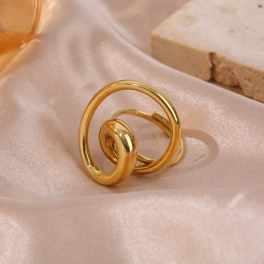 Bague dorée ajustable design formes arrondies tourbillonnantes
