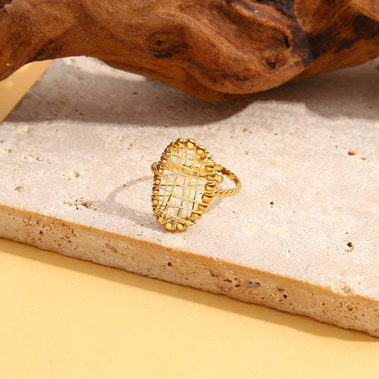 Bague dorée ovale avec grille