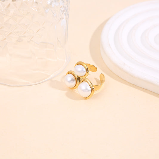 Bague dorée ajustable épaisse 3 perles blanches bombées carrée ronde et ovale