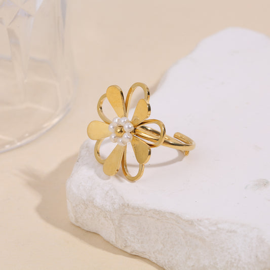 Bague dorée marguerite avec perle
