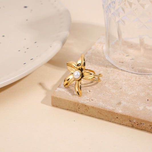 Bague dorée fleur 5 pétale avec perle