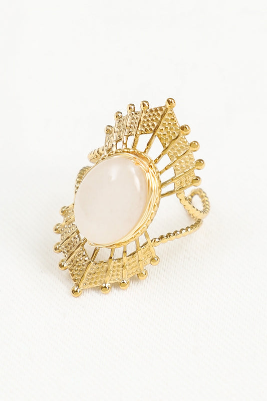 Bague Dorée Pierre Blanche Ovale et Motif Soleil