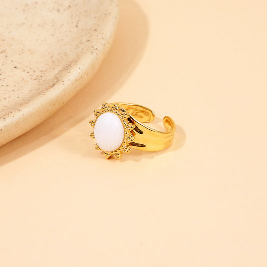 Bague Dorée Pierre Soleil Blanc Nacré