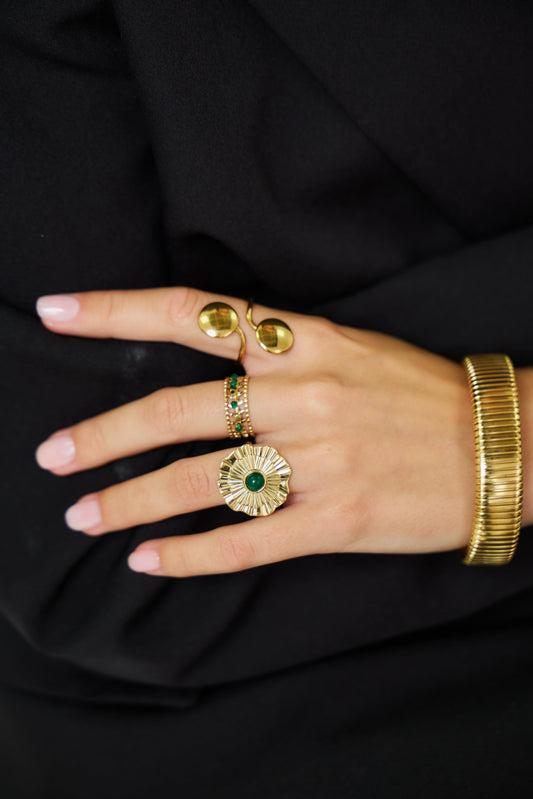 Bague Dorée Plaque Eclat Avec Pierre Verte Ajustable
