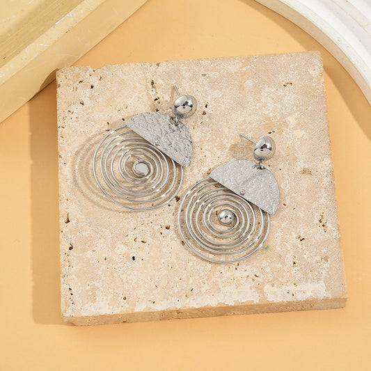 Boucles d'Oreilles Argentées Plaques Demi-Rondes Martelées Et Créoles En Spirale