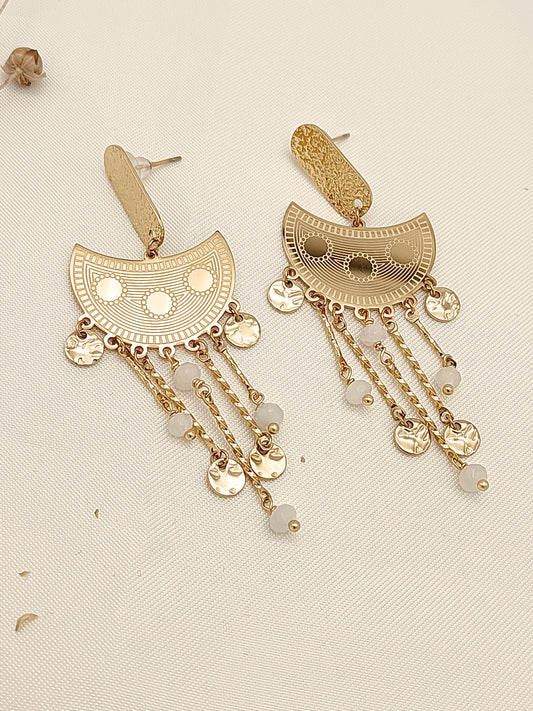 Boucles d'oreilles bohèmes dorées motif soleil avec pendentifs rond plaqué et perles blanches