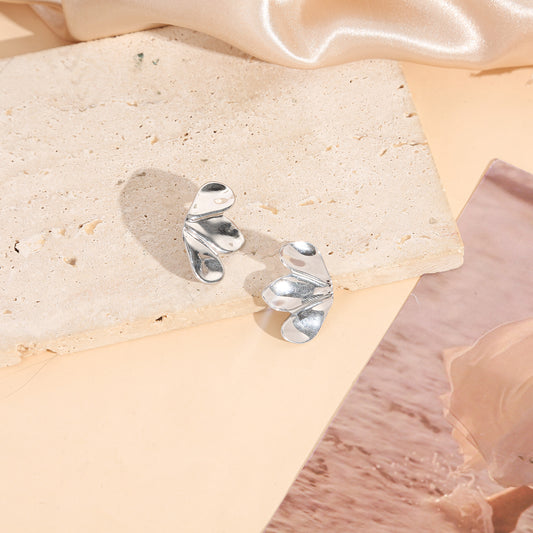 Boucles d'Oreilles Argentées En Forme De Pétales Ondulés Effet Brillant