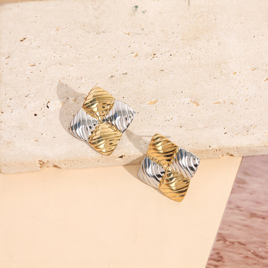 Boucles d'Oreilles Bicolores Carrés Dorés Et Argentés Texturés Avec Effet Vague
