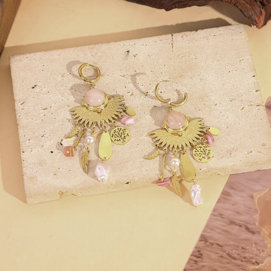 Boucles d'Oreilles Créoles Pendantes Dorées Avec Pendentifs Soleil Et Perles Roses