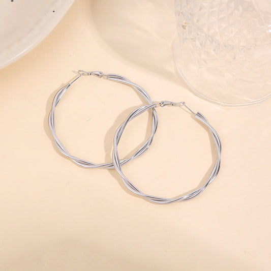 Boucles d'oreilles créoles argentées effet torsadé lisse