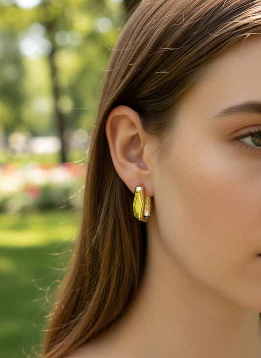 Boucles d’oreilles créoles ouvertes semi-épaisses forme géométrique