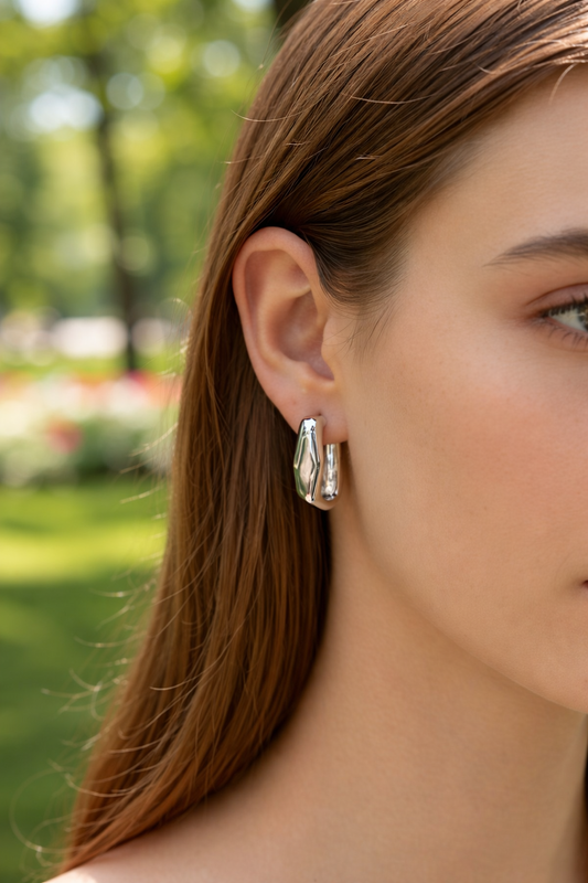 Boucles d’oreilles créoles ouvertes semi-épaisses forme géométrique