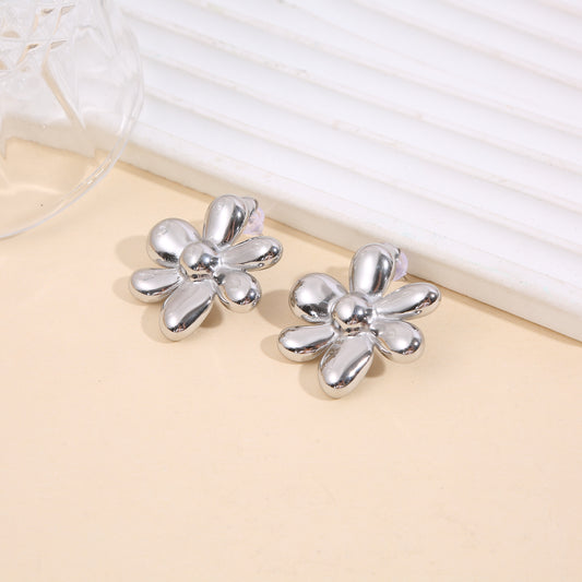Boucles d'oreilles fleurs en volume argentées