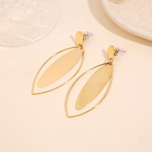 Boucles d’oreilles dorées pendantes forme œil ajouré