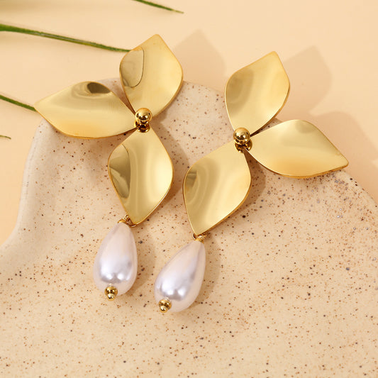 Boucles d'Oreilles Pendantes Dorées Demi Fleur Et Perle Goutte