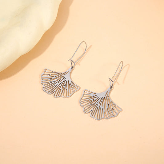 Boucles d'Oreilles Créoles Argentées Feuilles Ginkgo Ajourées Et Raffinées